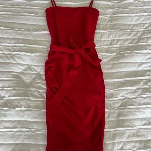 WINDSOR- Red dress. Waist tie with leg slit